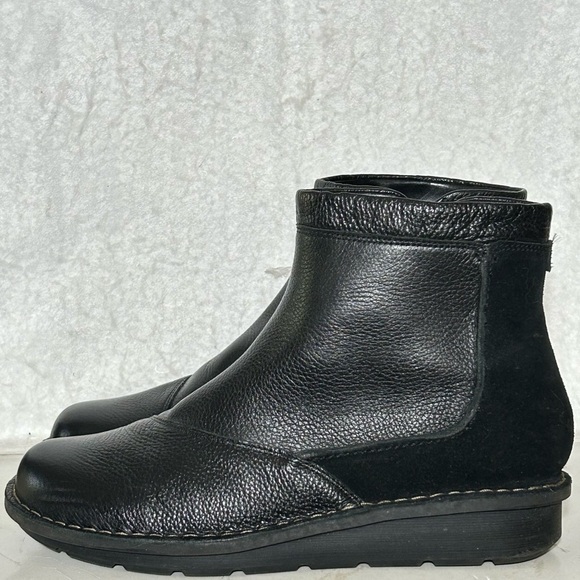 Clarks Womens Black Leather Michela Petal Side Zip Ankle Boots Booties SZ US 9 - Picture 2 of 12